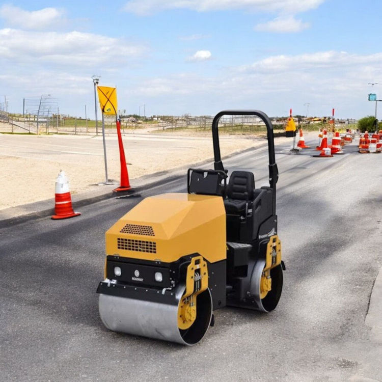 Picture of Roadway RWYL61B Ride-on Hydraulic Vibratory Roller